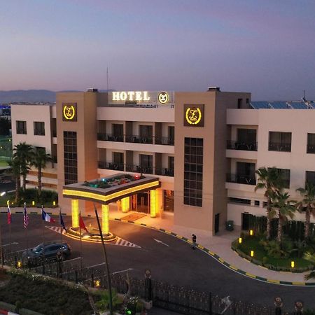 Z Hotel مكناز المظهر الخارجي الصورة