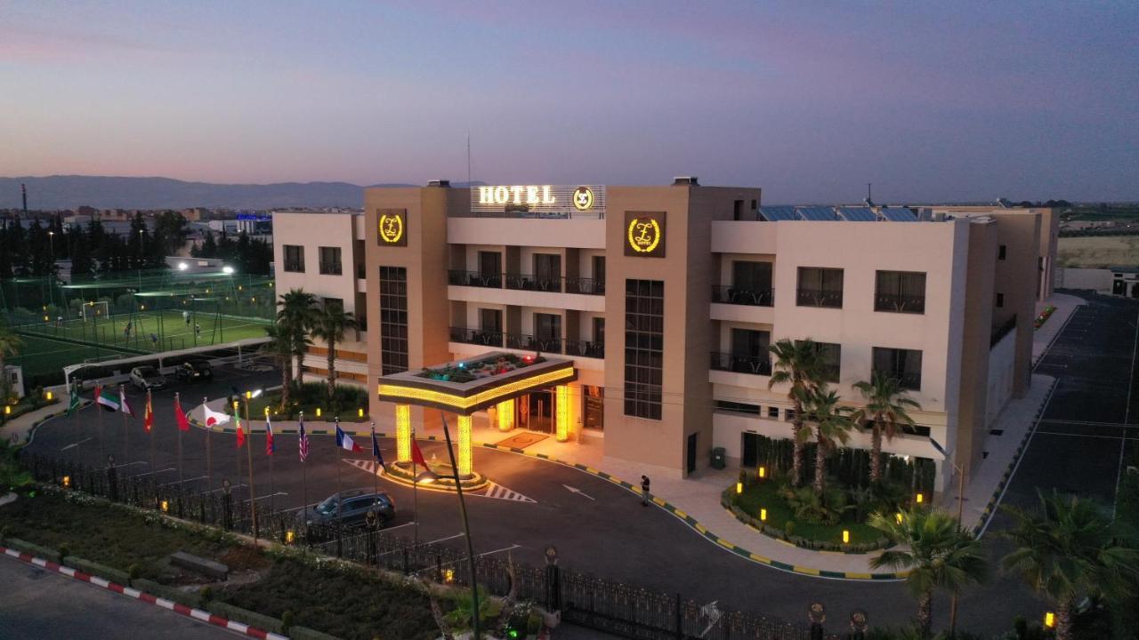 Z Hotel مكناز المظهر الخارجي الصورة