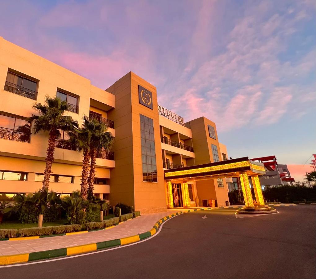 Z Hotel مكناز المظهر الخارجي الصورة